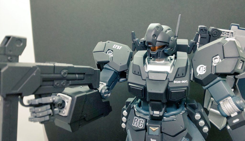 初めてガンプラを作って塗装までチャレンジしてみました☺️