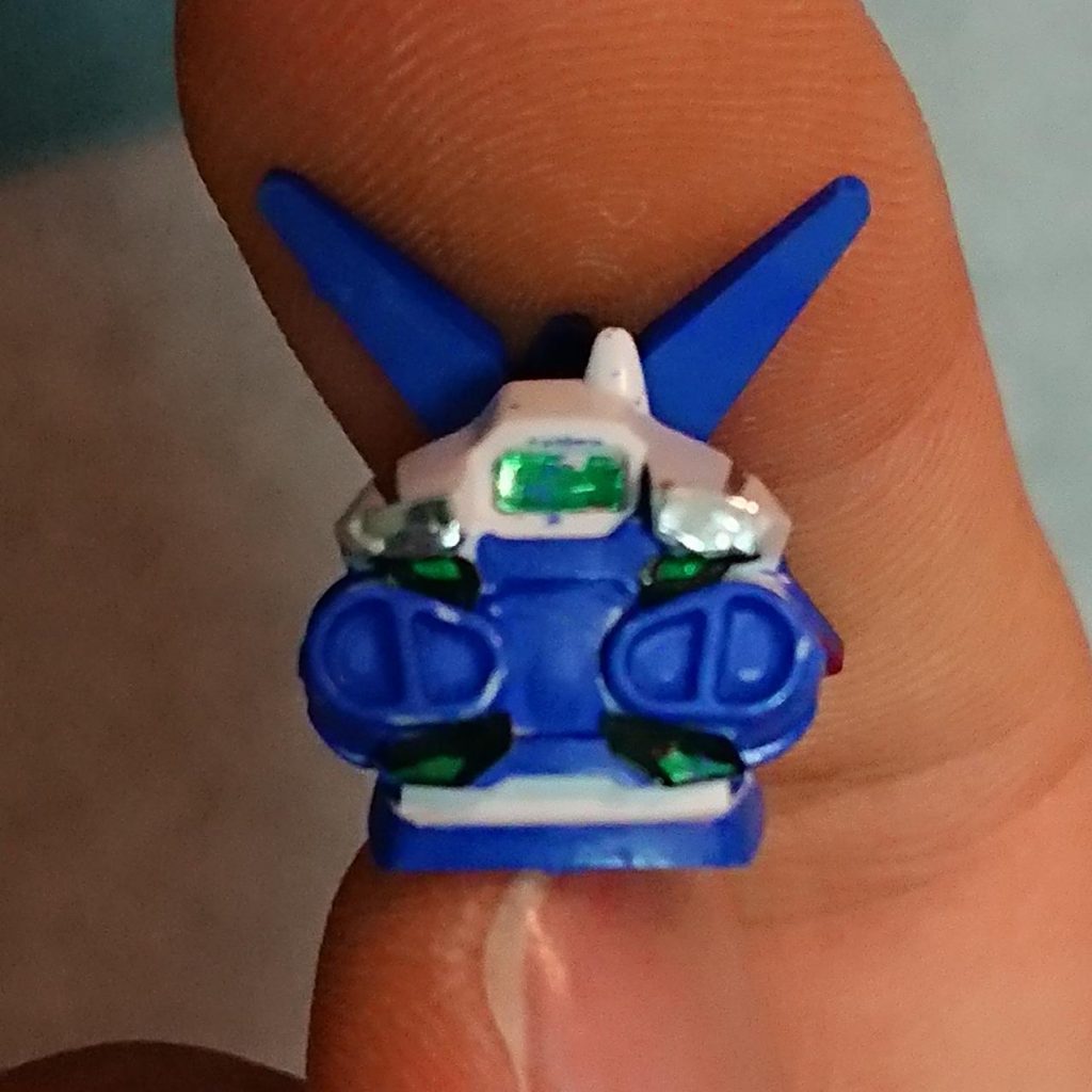 後頭部には４つの目があります
シールですけども
ミラージュフレームオマージュです