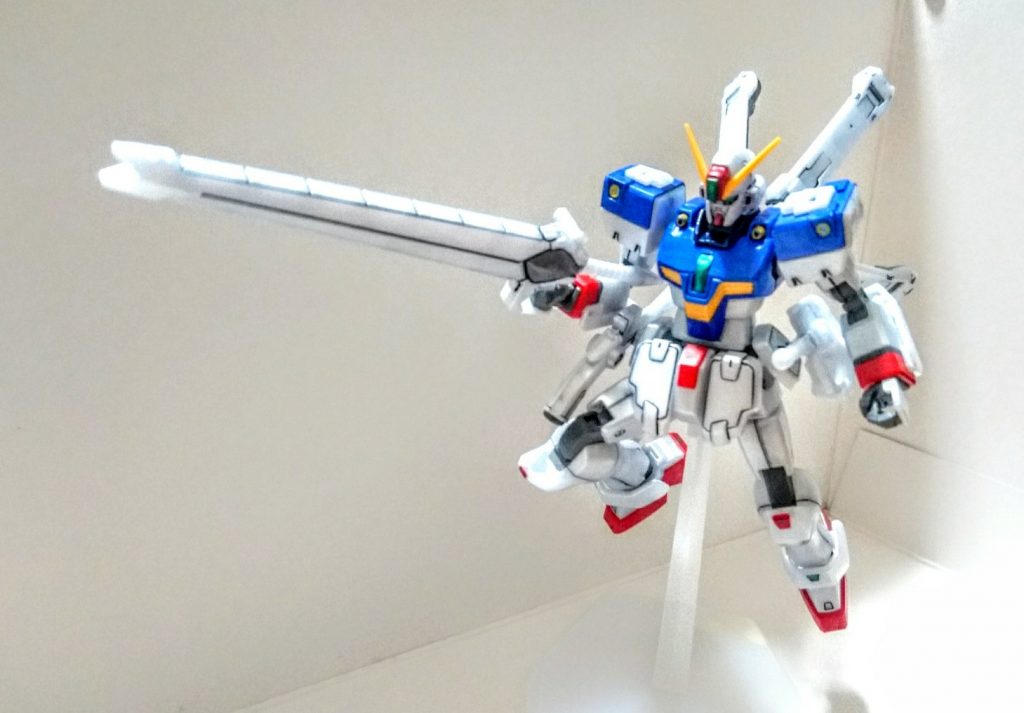 F97ガンダム“サルタイアー”
小型MSの利点を最大に活かすために「高機動高火力」をコンセプトに開発されたMS。機体コードネームの「サルタイアー(斜め十字)」の由来となった特徴的なスラスター兼AMBACユニットから産み出される機動力と専用ビームランチャーの火力を活かした一撃離脱戦法を得意とする。
この機体から一部仕様を変更し、クロスボーンガンダムが制作された。
装備
肩部ビームバルカン/ビームサーベル×2
ビームシールド×2
専用ビームランチャー
大型ビームソード
ビームガン