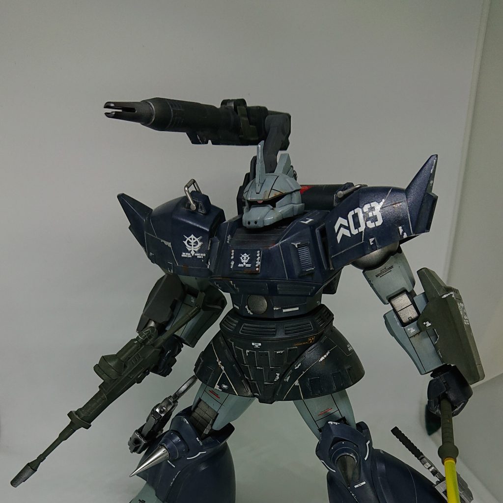 ビームキャノンはスキウレを小型化したものという設定で作りました。砲身はカスタムパーツ、先だけゲルググキャノンのものをそのまま使ってます