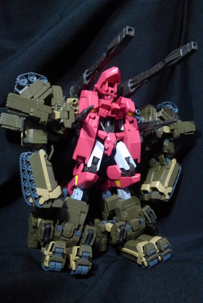 作成は約一年半前くらいからで、初期は腕に対して足が短い、腕は上下にしか動かないなどと、改善点だらけでしたw
(以外と動かさなければこれも好きでした)