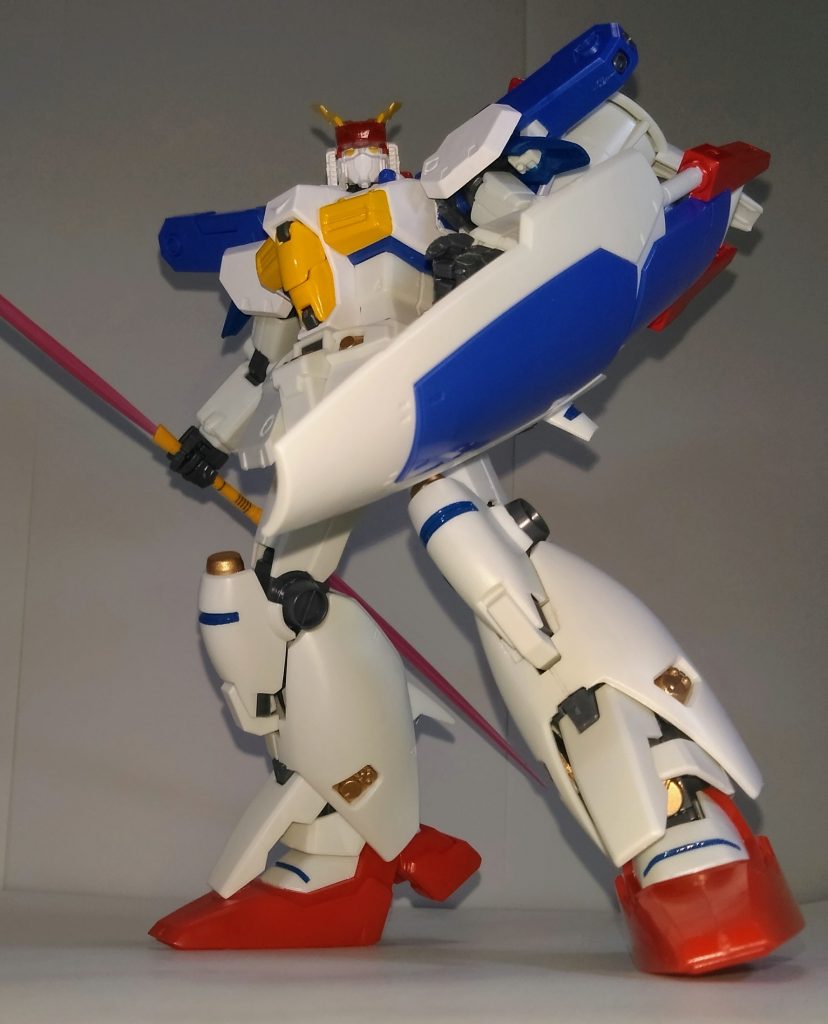 ご覧の通り、肩と胸以外は成形色ママのパチ組、部分塗装だけの手抜き仕上げ
自分のペースでダラダラユルユル作ります、ガンプラは自由だ！！