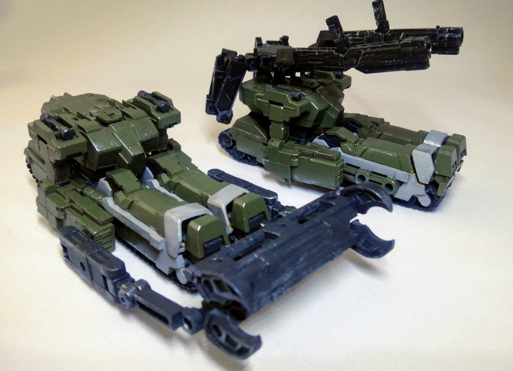 合体後手足となるサポートメカになります!ロトをベースに作成しました。戦闘には欠かせない偵察行動から資材運搬まで様々な活動が可能できます。