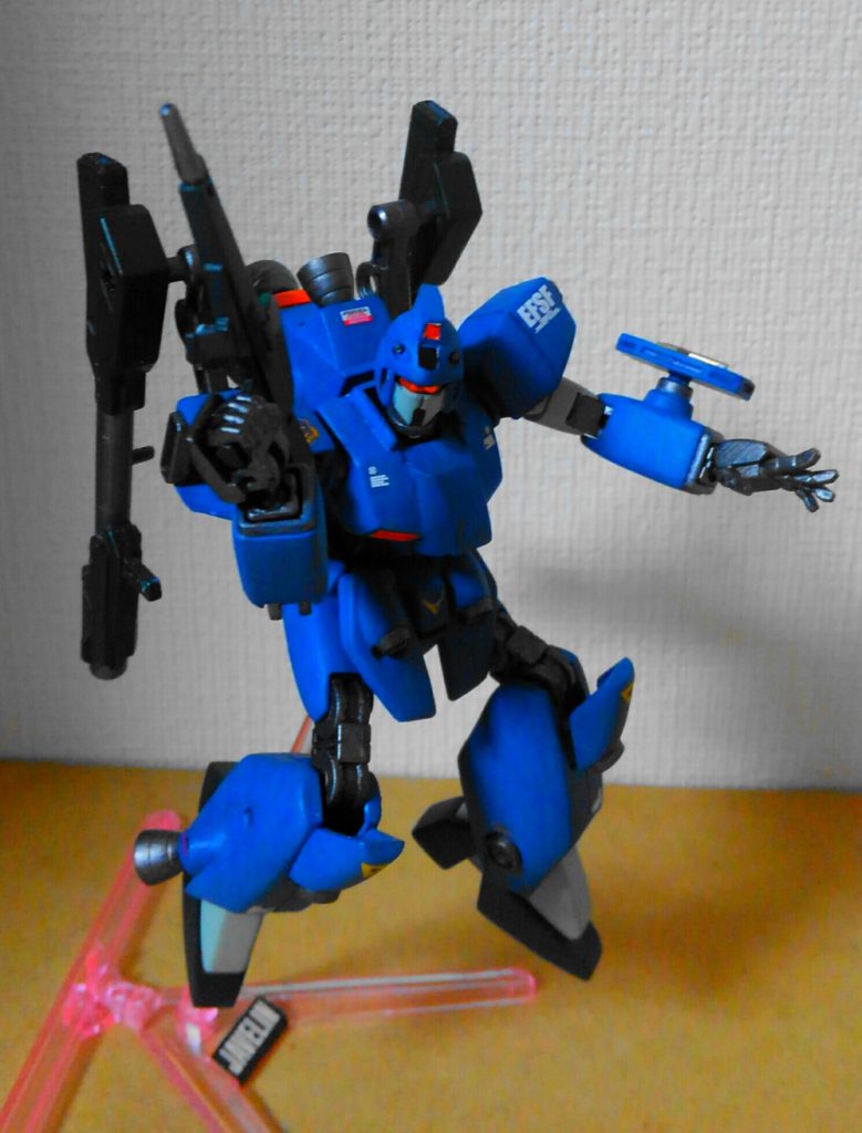 各関節部はキットのVフレームをボールデンアームズのパーツに交換しているのでポージングも決まります\(^o^)/ 
旧キットのVガンダムシリーズは簡単組立てでスタンド付属で500円(!)というお買い得キットでしたが、そろそろHGが出て欲しいですね(^-^)
最後まで見ていただきありがとうございましたm(_ _)m