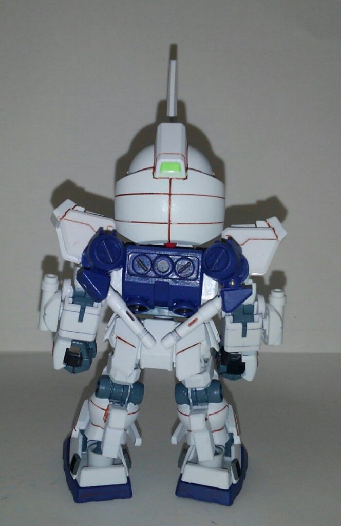 背面。脚部にスラスターを増設。展開による等身の変更?そんなことしたらパイロットが混乱するだろうが!装甲なんて整備の時以外開くもんじゃねえんだよいい加減にしろ!!