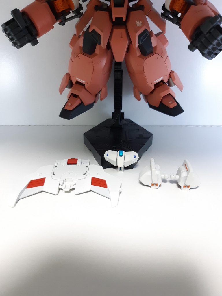 アルケインの余りパーツ。
余談ですが、ジャンクコーナーで素組のアルケインを発見。500円だったので買ってしまいました。いつかアサルトパックも作るかも。