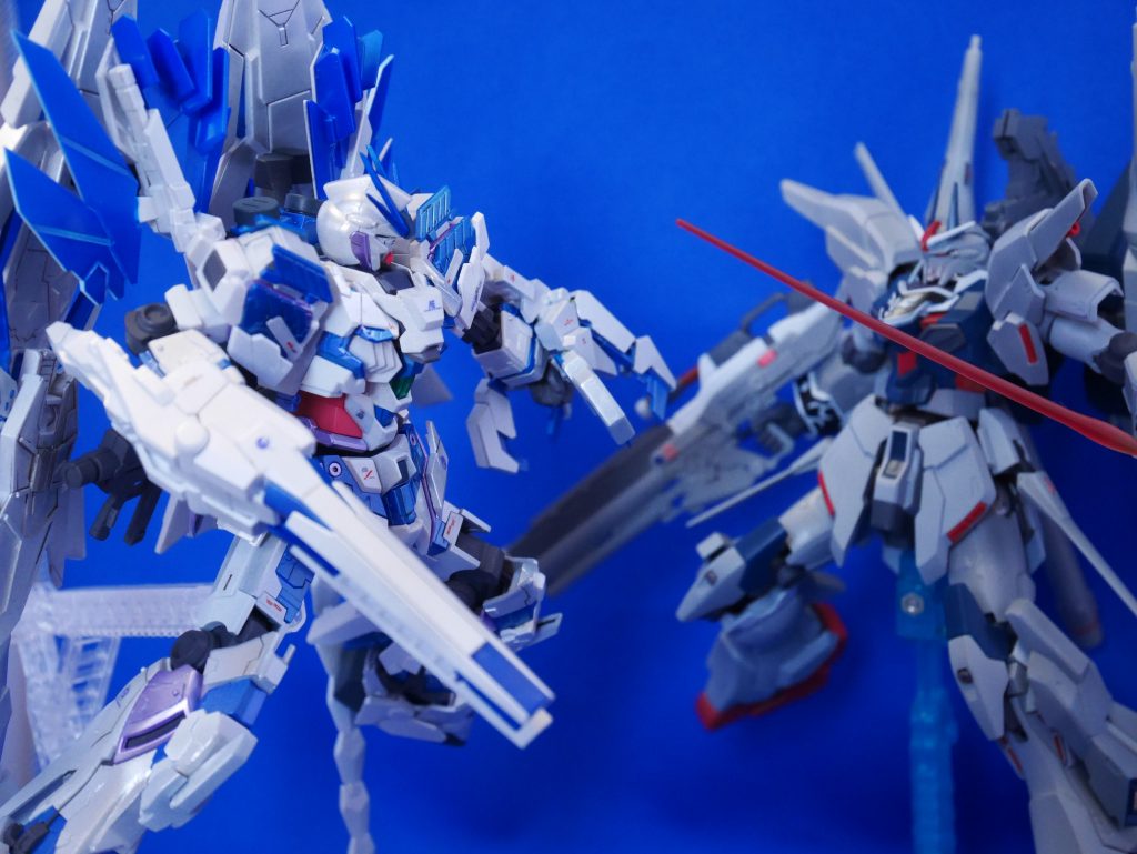 ナラティブの腕パーツを改修し、
アームドアーマーBSとVNを装備できるようにしています。