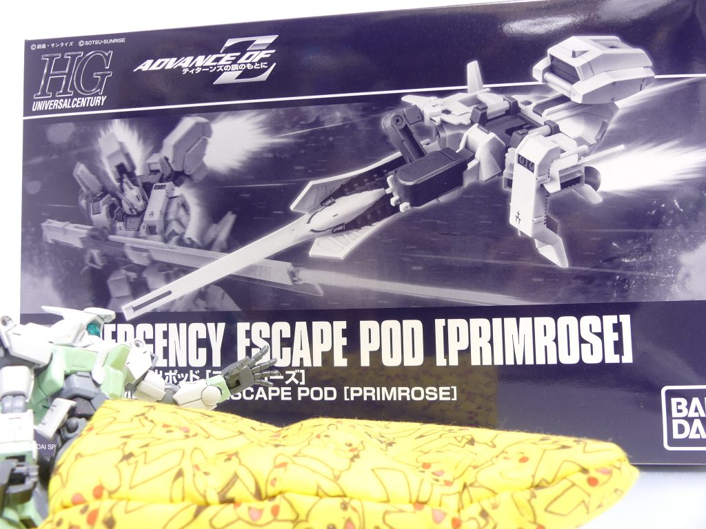 第53改「GBNLives:あたしとバー「アルケミスト」」新装開店。バー・「アルケミスト」は今日も大忙し。こんにちは。あたし、アルザス・リースリング。フォース(チームの意)「アルケミスト」のぼっちリーダー。かつ、運営側からの委託で武装テストを行う・・・まぁ、GBNの1ダイバー(プレイヤーの意)よ。GBN・・・ガンプラバトル・ネクサス・オンラインへ、ようこそ!ここでは自由な環境の元、仮想現実空間で自分の作ったガンプラを操ることが出来るわ。メインは勿論ガンプラバトル。あらゆるディメンジョン(場所の意)で、日々熱いバトルが開催中よ。・・・勿論、ガンプラが苦手って人たちも楽しめる様な仕掛けや驚きも、用意してあるわ。・・・あたし?なんでこんな、基礎説明からやんなきゃならないのって?まぁ・・・「ネオ・ブレイクデカール」事件の終結(第52改参照)後、GBNには目立った事件もなく、その近辺で大がかりなのをやっちゃったから(IBA編参照)・・・しばらく、武装のテストをやれって依頼は来てないのよね。そこであたし自身も、ここ数ヶ月はゲーマス(ゲームマスター)の許可を得て「自由」にしてた。一人のぼっちフォースにしては、このフォースネスト(資源小惑星内部)、広すぎるから・・・IBA武装のテストで得たフォースポイント(お金の意)やら何やらを使って一部をバーに改装したのよ。あたし自身、ミッションのドロップアイテムで貴重なお酒やワインは持ってるものね。名付けてバー・「アルケミスト」。・・・開店を知った輩が来るわ来るわ。開店に際してはロンメルもクジョウも、ついでにリク君達まで(お酒飲めないのに!マギーさんの入れ知恵かしら)花輪を出す始末。勿論ソフトドリンクもあるもの、フォースポイントを支払うなら来るものは拒まない・・・でも、武装の話はなるべくしないことにしてる。武装を売ってってお客、2日に1回は来るんだもの。「GBNの武器庫」ではあるけど、今はそっちは開店休業よ?管理側としても、この1年~2年くらいで事件が頻発していろんな体制を整えたい時期なんでしょうに。・・・もしかしたら、ゲーマスはどこかに(リアルの)バケーションに旅立ってるとか。そういえば最近会ってないな・・・・・・トリさんと一緒に、「GBNVer.2.0」なんて考えちゃったりもしてるのかなぁ・・・?・・・それはさておき。あたしの敬愛するウサギちゃん達・・・プリムローズがリニューアルされたと聞き、今日も飛びつく毎日です。GBNの風は、ゆっくりと流れてます。・・・なにもないのもつまらないけどね?