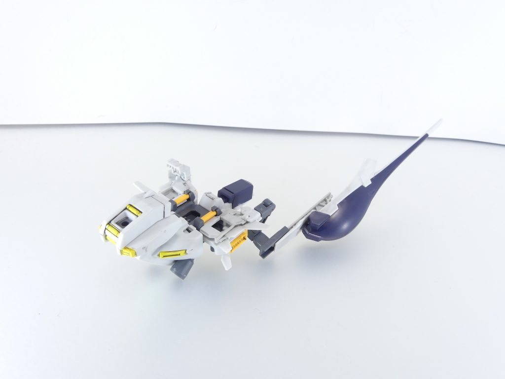 後ろから。後述しますがウインチキャノンは差し替えで展開可能。色分け以外はFGと同様です。