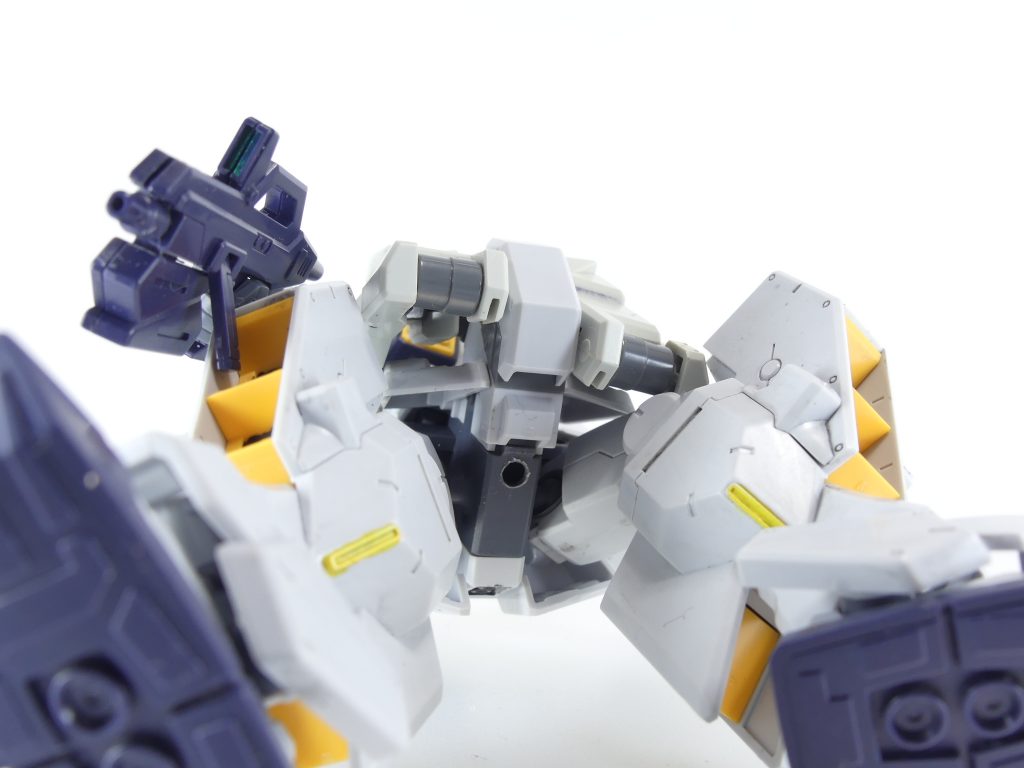 ・・・もちろん3ミリ穴を股に穿っただけです。変な部分に開けないように気は使いますが、穴の開けられるスペースとしては比較的多いのではないかと思います。