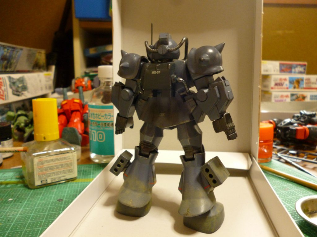 リアビュー。
脚まわりはパステルを削った粉でウェザリングしてみました。