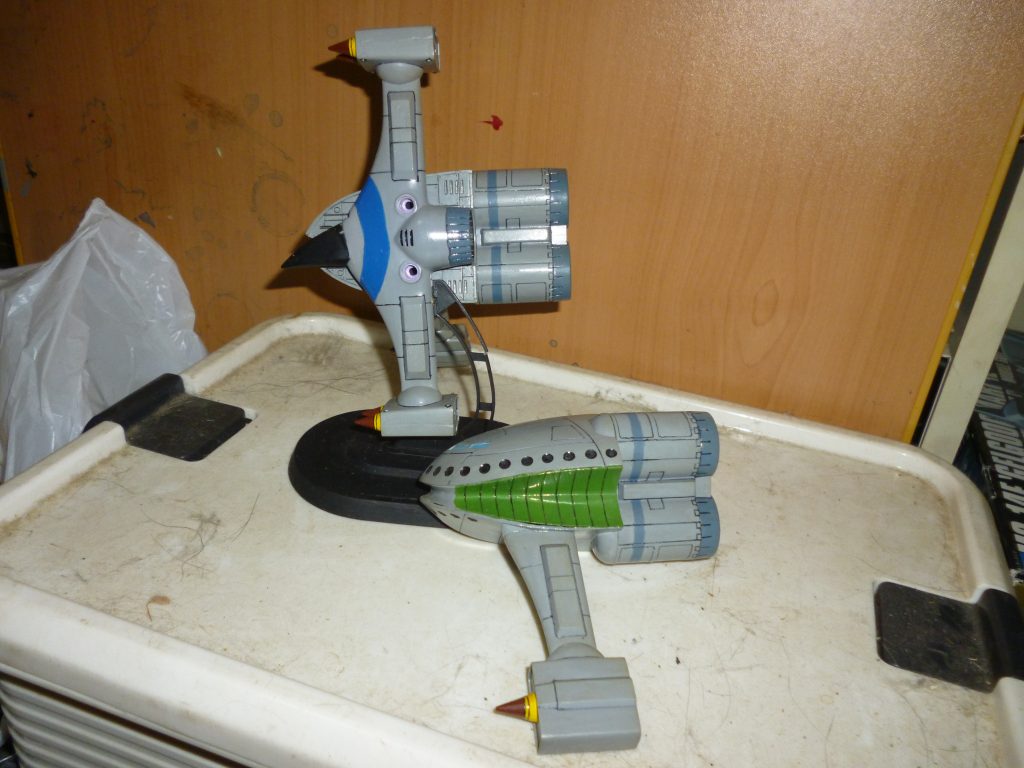 分離状態です。
分離機構も再現されているんですよ、このキット。
４０年近く昔にこれだけ劇中のアクションを再現できるキットが発売されていたことに、驚きを隠せません。