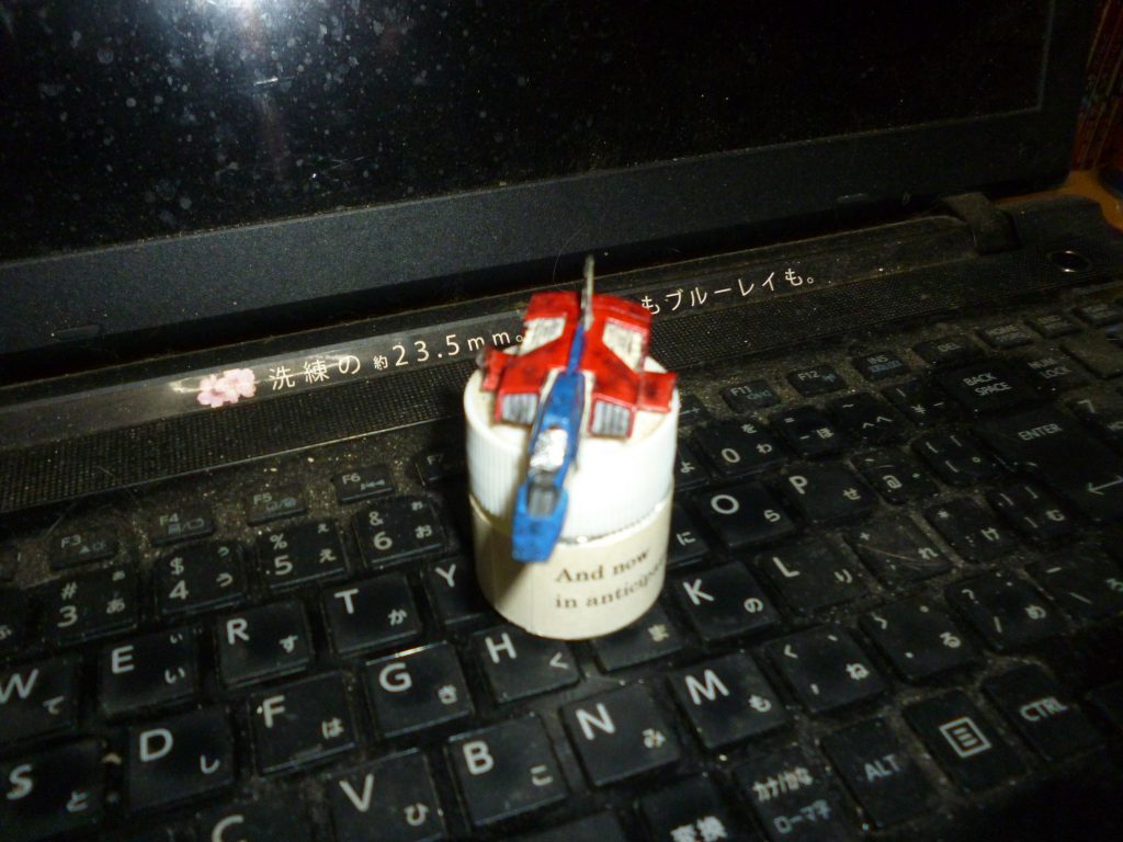 アムロがア・バオア・クーから脱出する際にコクピットの上に掛けていた保護シートのようなものを、銀紙で再現してみました。