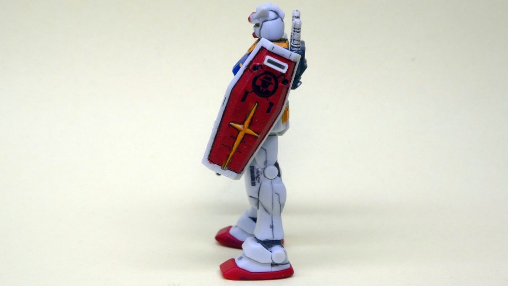 横から。比較的大きいシールドだと粗が目立ちませぬ。広い面積があるのでデカールも張りやすく。こだわりのロスインゴ。