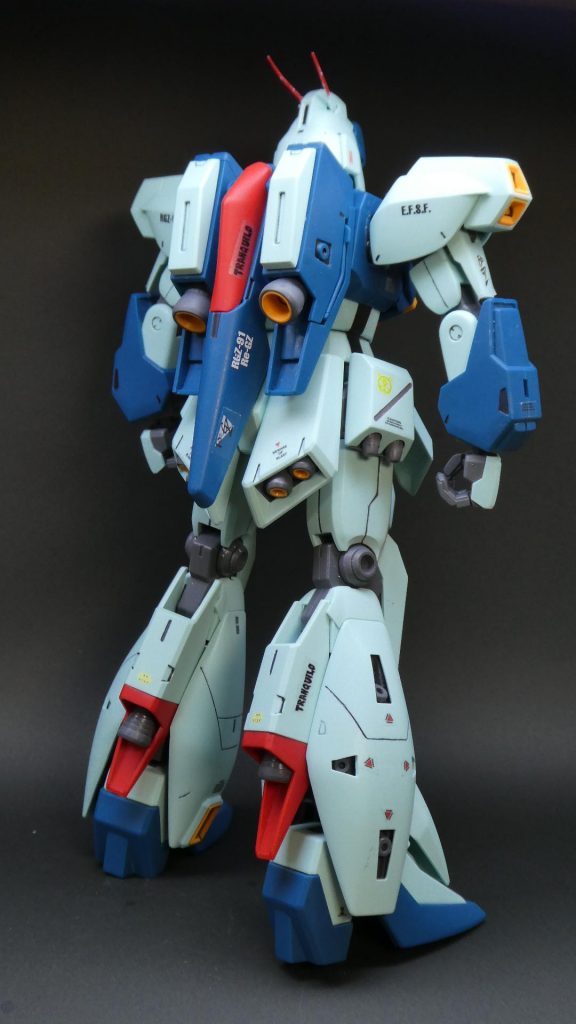 バックショット。バーニアも塗装しないけどキレイ。さすがMG。