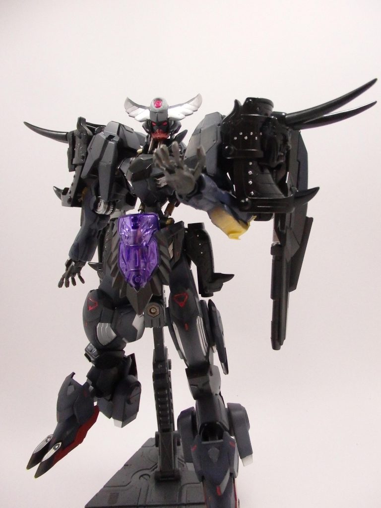 途中まで塗装した状態。驚きの黒さ