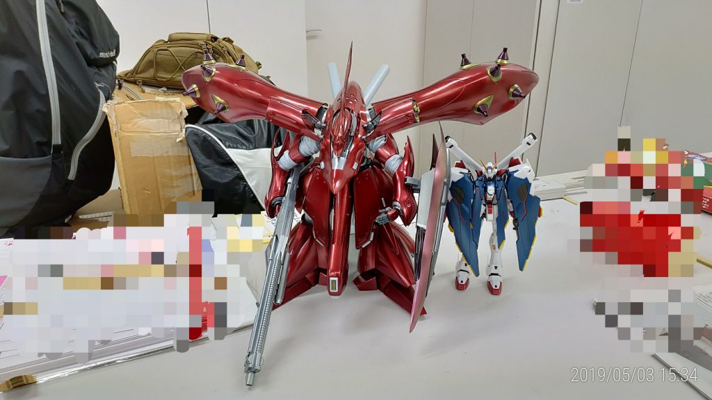 並べるとナイチンゲールのでかさ際だちますね