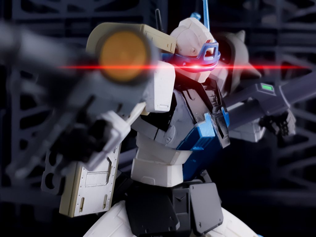 ちなみに、本来であれば右肩のシールドも白に塗装される予定であった。しかし、フブキ中尉が余りに多くの武装を使い分ける武器オタクであったため、塗装まで予算が回せなかった。(白上部隊の資金は決して少なくはなかった)