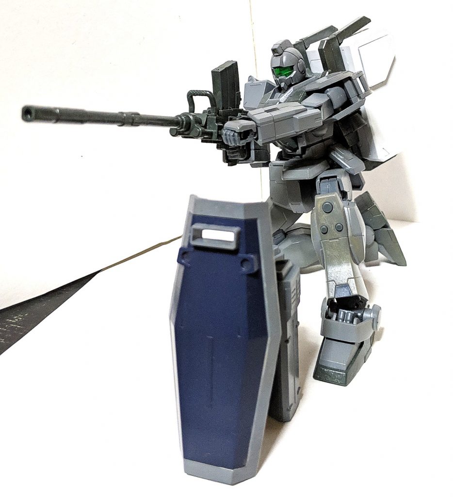 ウェポンラック内部には180mmキャノン砲も搭載してますので組み立てて持たせる事も可能、この様に充実した武装の機体となってます