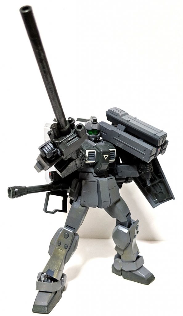 以上、陸戦型ジム（特務隊仕様）でした
元々は陸戦型ジムのヘッドを変えるだけの改造でしたが、ウェポンラックを装備させる事で更に重武装化させる事により格好良く仕上がったと思います
ウェポンラックの方は装備させるのに手間が掛かりますが、頭部の付替えは簡単に出来ますので、HGUC版で劇中イメージの陸戦型ジムが欲しい人はオススメです