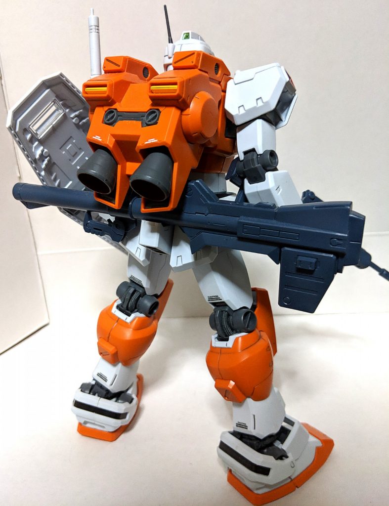 フロント&リアビュー

今や少し影が薄いMGのパワード・ジム、一部に古めのMG系のパーツが使われてますがプロポーションはとても良くカッコいいです