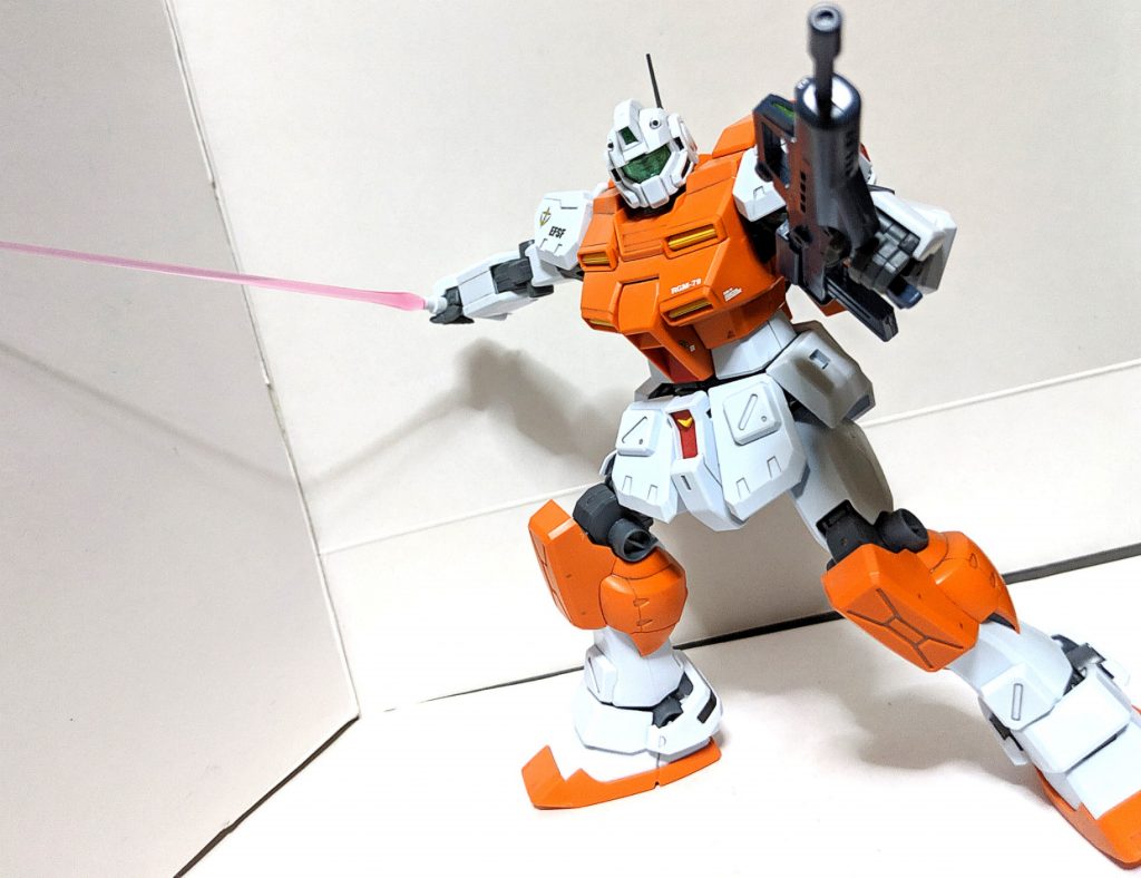 多少、可動域に厳しい所はありますが細部のディテールは非常に良く出来てるので簡単なポーズで飾るのには向いてると思います