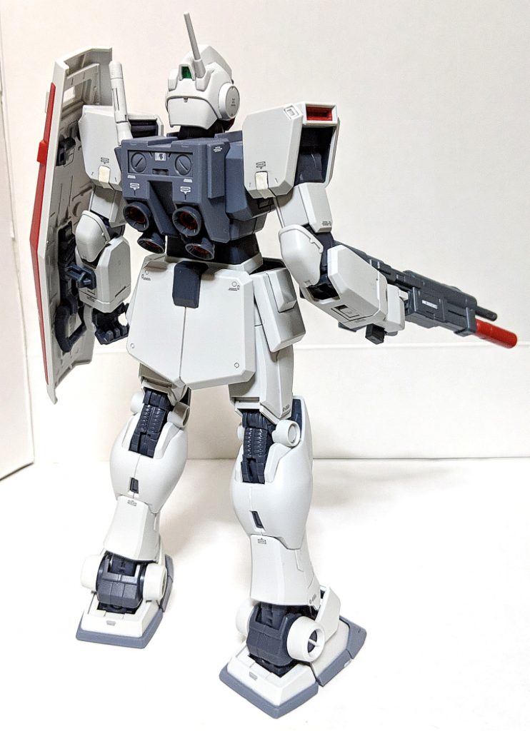 フロント&リアビュー

ベース機のジム・コマンドと異なるデザインが特徴の機体、流石はベースのキットが優秀な事もありカッコいいプロポーションとなってます