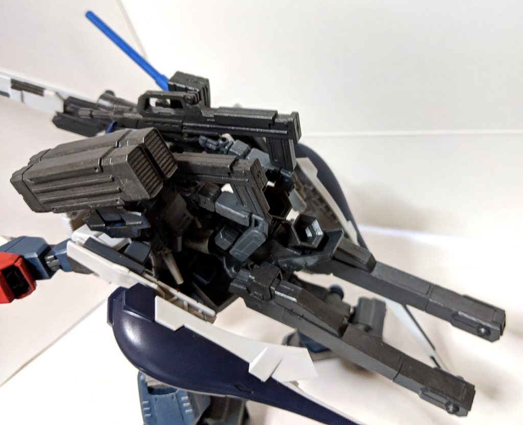 また、頭部の小型化によりサブアームに装備した武装を前方へ向けて使用する事が可能になってます
(こちらのブースターユニット「ネコマタ」については前作のクゥエル・ソルジャーにて触れてますので省略します