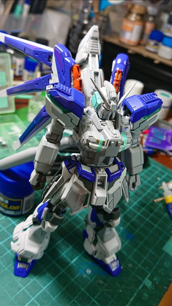 メガバズのインパクトに見劣りしないよう全身くまなくディテールアップ