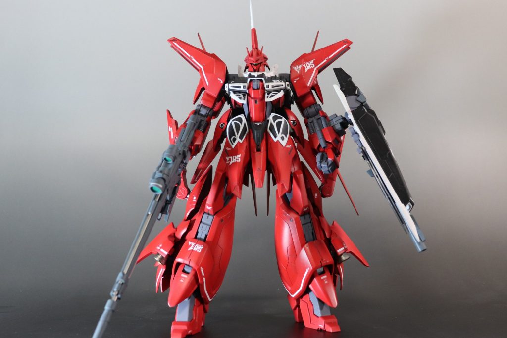 頭部の改修とシールド基部の追加により全体的に締まった印象になったと思います。