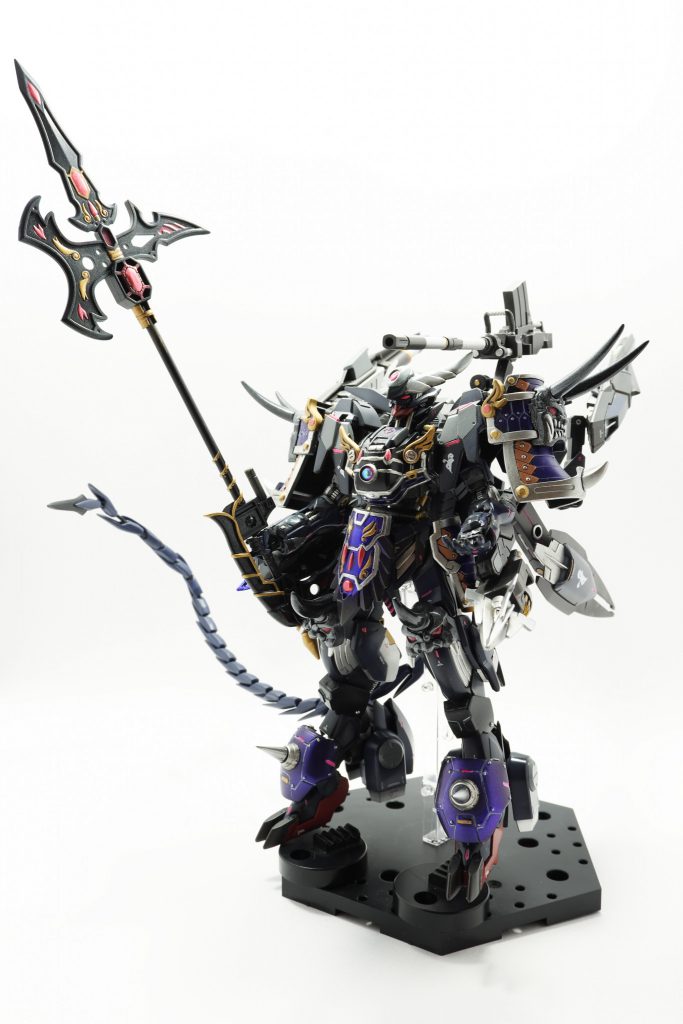 合体することでより悪そうになりました。
胸の鎧や腰の前掛け、脚のバーニア等はマグネットパワーで取り付け。
脚の甲のトゲ付き装甲はマンロディの腰パーツ＋ビルダーズパーツで作製。これもマグネットで装着。
しっぽは半額セールで確保したギラギラーガから拝借。
バインダー4枚はシスクードを見て思いつきました。
鎧の色は面相筆で塗り分け。

塗装は
全身：クレオス40th　ロシアンエアクラフトブルー（１）
紫：色の源やクリスタルカラー等を配合
赤：GXメタルレッド等
銀：スーパークロームシルバー2
ピンク：蛍光ピンク　クールホワイト　クリアピンク等