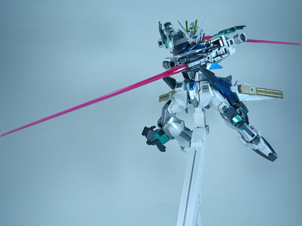 メガキャノン・パッケージはフレキシブルに可動するため、実際は写真以上に様々なポーズをとらせることが可能です。