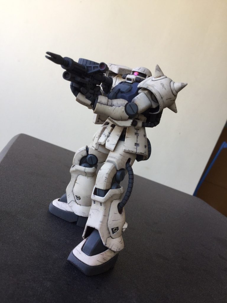 武器も豊富なF2には無塗装仕上げの組み合わせが良い感じです。
武器の交換をガシガシやっても色落ちする心配がないので本当に良い感じ。
あと背部のロケットブースターさえ入ってれば完璧だったのですが…(*´з`)