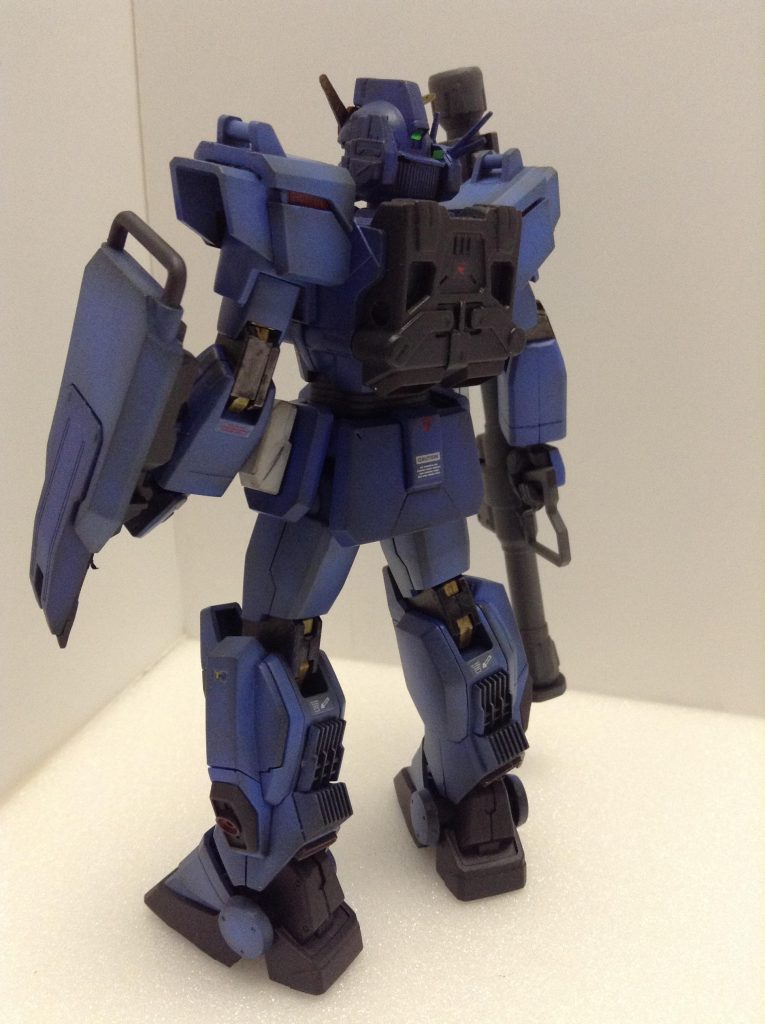 バックショット 脚部は冷却フィンを追加しています。