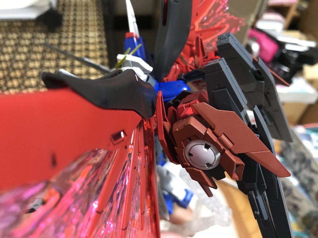 メインで撮り忘れてたので説明。
バックパックはダブルオースカイのドライブに3ミリ軸をつけダブルオーダイバーなドライブを接続しただけです。