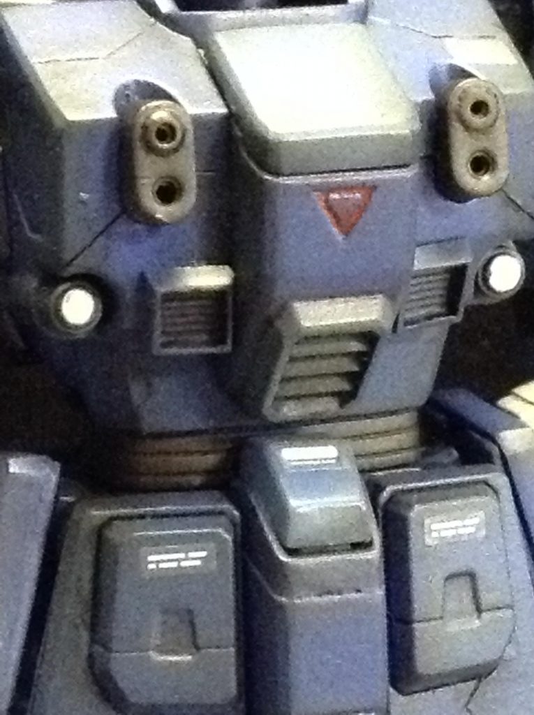 ディテールとスジ彫りを追加