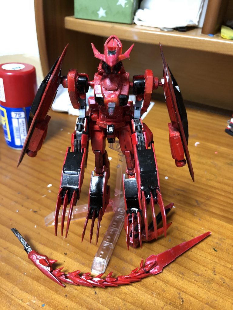 爪がついた装甲を回転して、伸ばします。（手足両方です。）