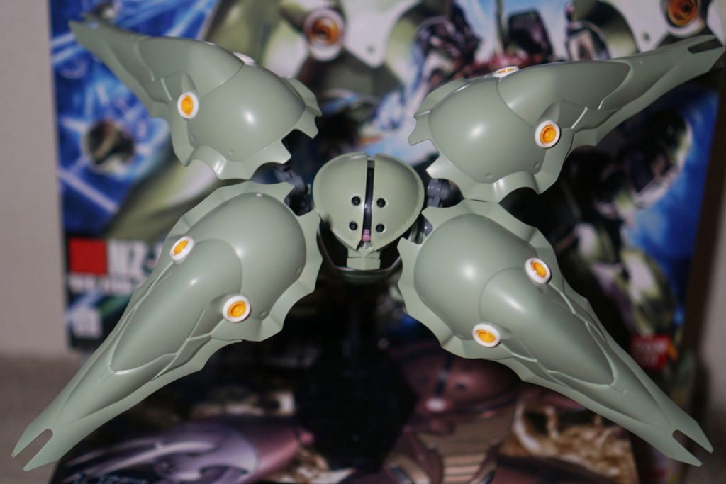 バインダーを展開し突撃体制をとるKSHAOJISAN。
水中でバインダーを展開すると抵抗でほとんど前に進まないことが判明するのは完成後の話である。