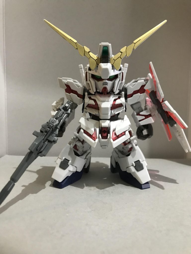 正面
スカート前部分とアンクルガード、足の大型化により下半身の力強さが強調できました