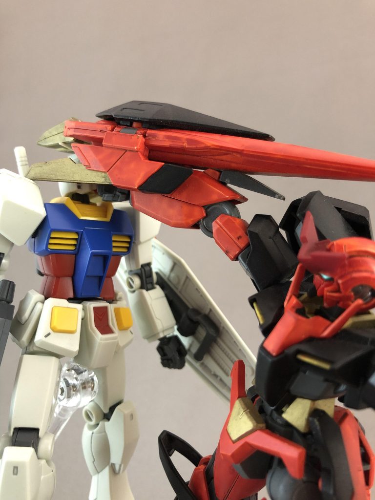 近寄ったらばこっちのもの。
クローアームで相手をがっちりホールド、なんならそのままギュッとしてドカーンします。