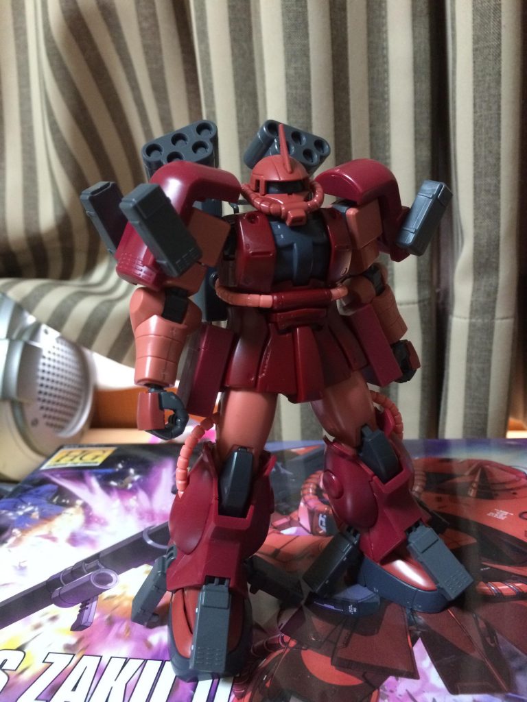 塗る前の。胴体、頭部、拳、足首から下はTHE ORIGINを使用。胴体の動力パイプは背中の接続との都合でザクアメイジングのものを使用してます。