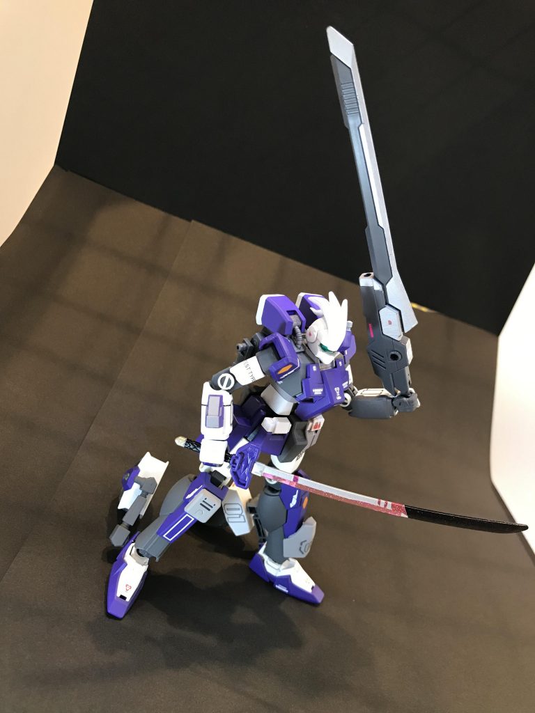 一対多数の場合は二刀流にて応戦。
数が多い程ランドスピナーで撹乱し、1機ずつ始末していく。