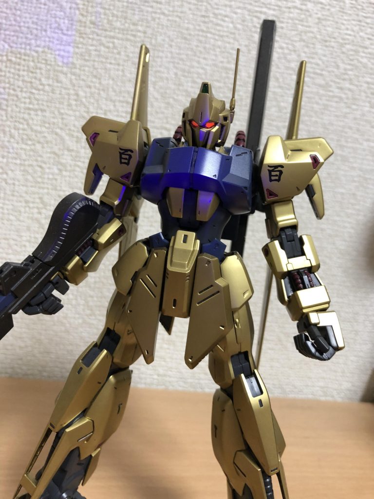 ブラックライトでツインアイ発光