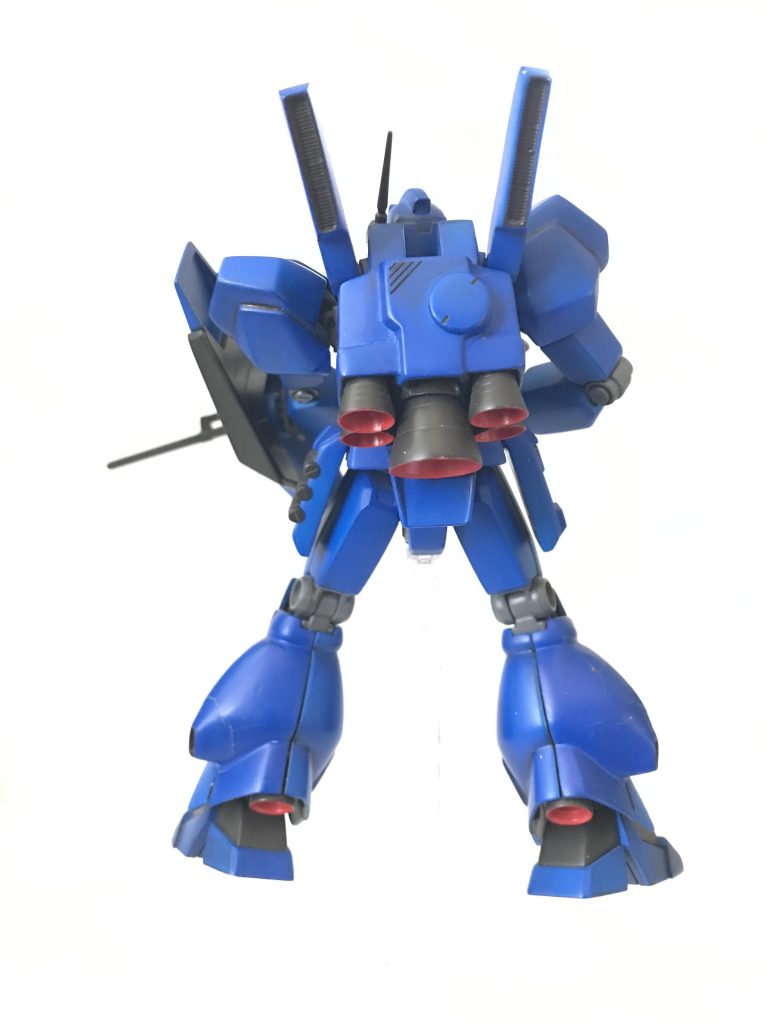 バックパックのスラスターの形を変えてます。