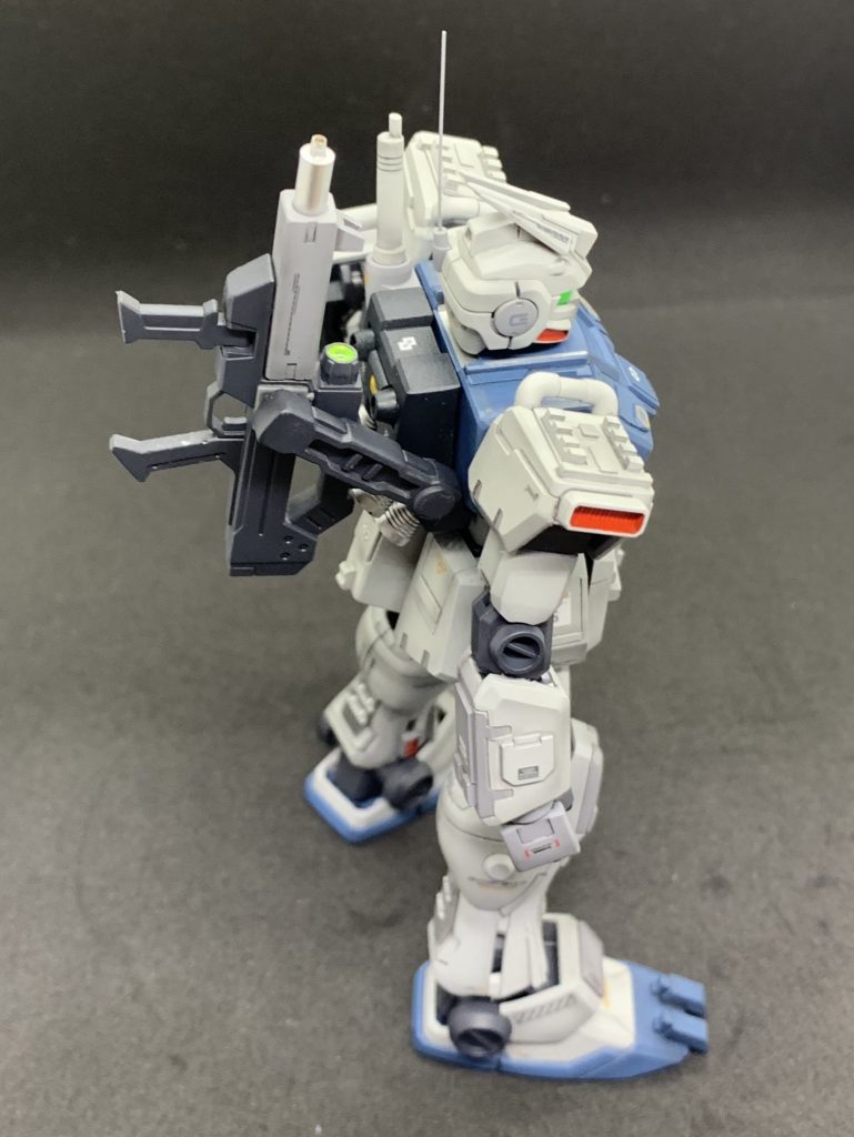 機体背部にはネオジム磁石を使ったハードポイントアーム。
銃はパワードアームズパワーダーからビームサブマシンガンとアームを持ってきて合体させました。