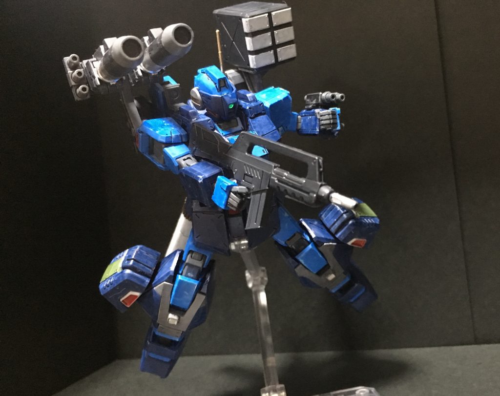 中・長距離戦装備
240mmキャノン砲2門、6連装ミサイル、3連装スモークディスチャージャーを装備した火力支援形態
こちらも肩アーマーは無い