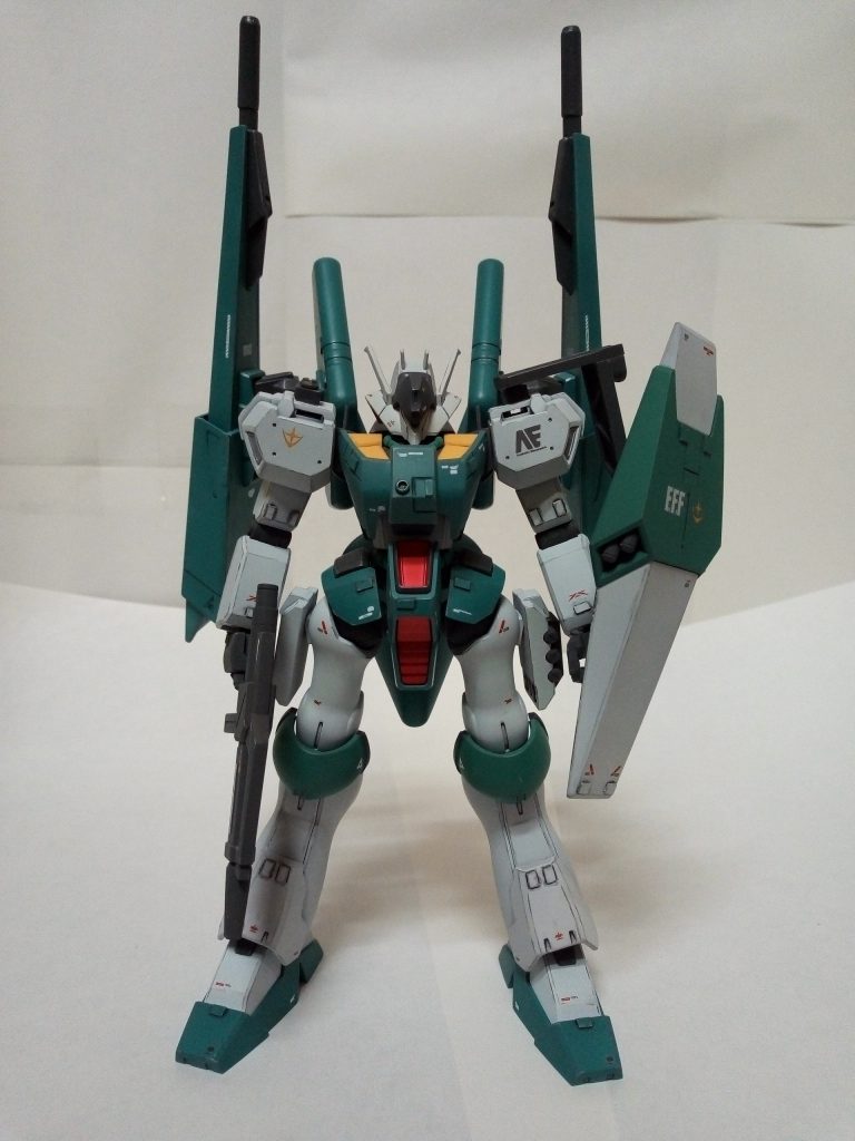 連邦なのでゴーグルにするかモノアイのままかですごい悩みましたが、
連邦のとある部隊への戦力増強で配備された素のバイアランに現地改修を施したっていう謎妄想設定なので細かいとこは素のバイアランのままでいっかってなりました。
ほんとはめんどくさかっただけです;