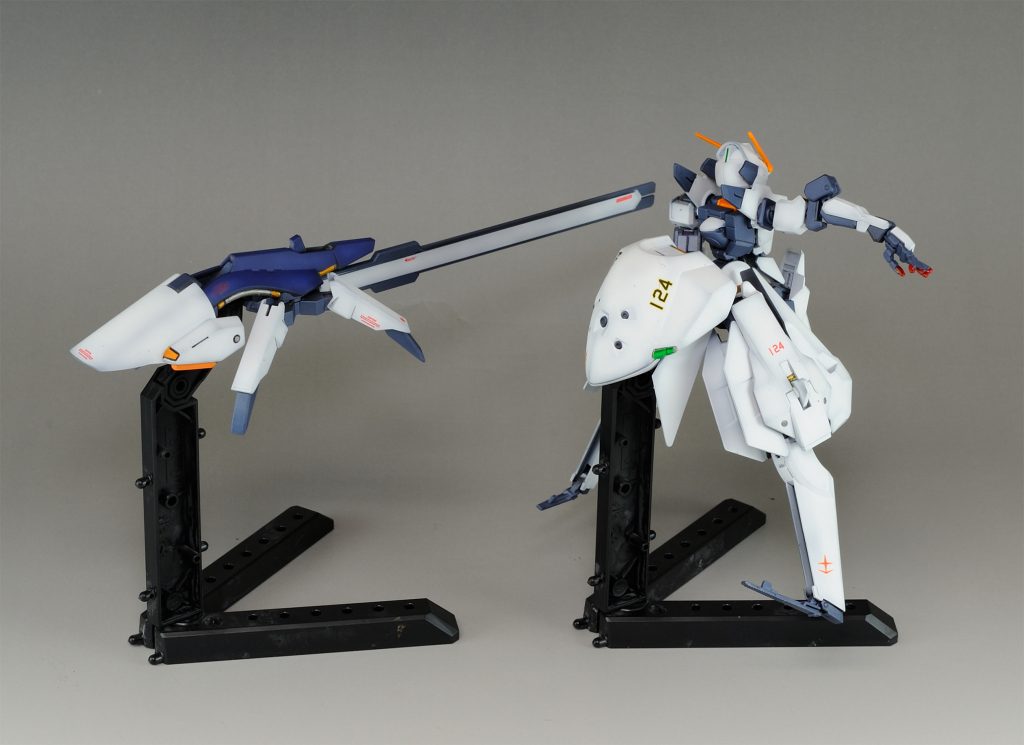 ランナーレスのスタンドも２つ付属します。