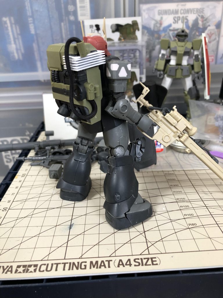 バックパックの放熱板はプラ板で新造。