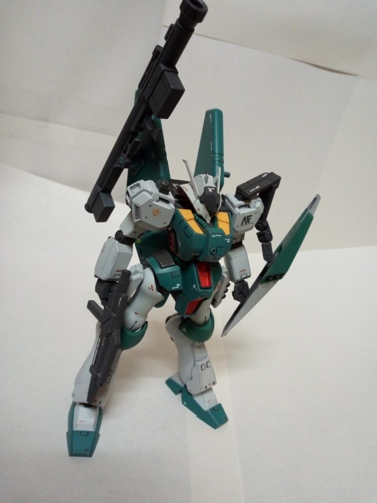 シールド・バインダーを付けてない通常状態です。
この状態ではバックパックにバズーカ等別武装をマウントしています。